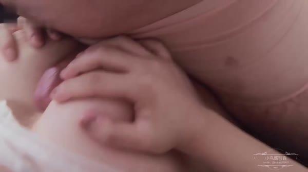 美乳女神2018版小鸟酱之小草莓系列 制服小鸟酱乳交粗屌直接射漂亮美乳上 高清私拍64P 高清1080P原版无水印